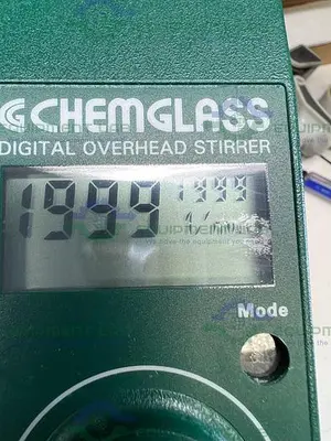 USED CHEMGLASS UNKNOWN MODEL DIGITAL OVERHEAD HOMAGINIZER  / STIRRER 2000 RPM