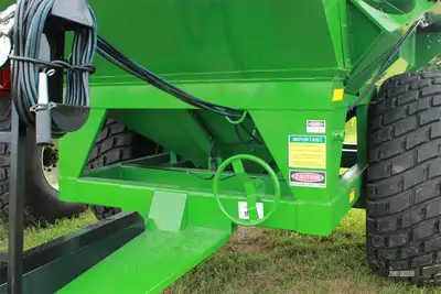 New | in-Stock 2025 E-Z TRAIL 550 Grain Carts Pennsylvania US | Zimmerman Farm Service #1409942