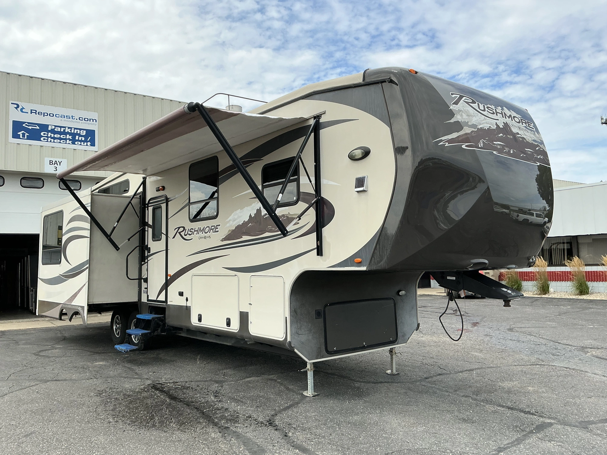 Used 2012 CROSSROADS RUSHMORE 34SB Campers, Caravans, Motorhomes Michigan US | Miedema Asset Management Group #1406929