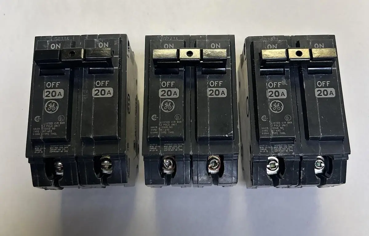 New | in-Stock GE THQL2120 Miscellaneous Equipment (Electrical & Power) | Surplus Asset Holdings #1200006