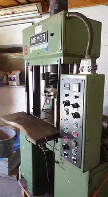 Used 1982 MEYER 30T Hydraulic Presses CZ | Amaron s.r.o. #1065193
