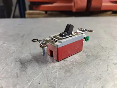 NEW HUBBELL HBL1221