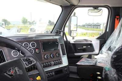 New | in-Stock 2027 WESTERN STAR 47X Hooklifts & Roll-Offs Texas US | Roll Off Truck World #1492010
