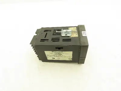Honeywell DC330B-EE-000-12-000000-00-0 UDC3300 Digital Temperature Controller