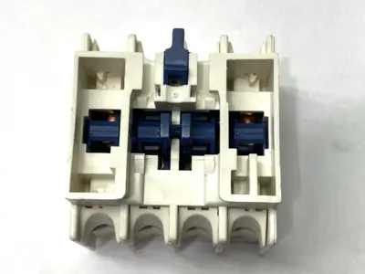 Used Schneider Electric TeSys Deca Auxiliary Contact Block 2 NO + 2NC 690V 10A Contact Blocks Michigan US | Maverick Industrial Sales #1401807