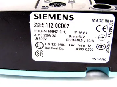 NEW SIEMENS 3SE5 112-0CD02 ROLLER PLUNGER 3SE5 1120CD02