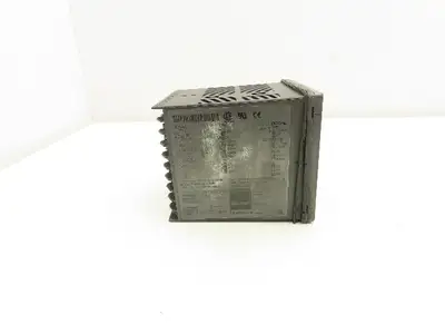 Yokogawa UT350-00 Controller LED Display 100-240VAC 20VA S4