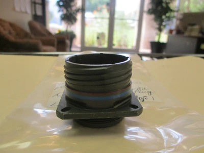 NEW Amphenol JD38999/20WH35PN