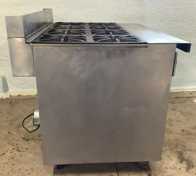 152-0078 Southbend 8-Burner P48D-BBBB Stove and Oven