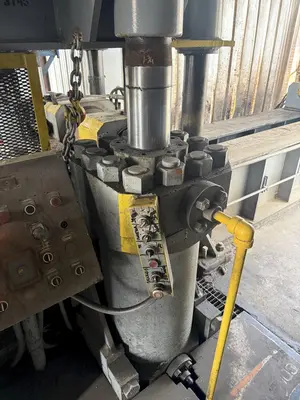 2000 TON HEAVY DUTY 4-POST HYDRAULIC PRESS, USED FOR STRAIGHTENING PIPE & BAR: YOBRO #25137