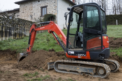 USED 2022 Kubota U27-4