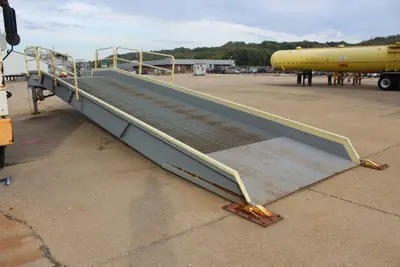 Leum Engineering LE 4180 Hydraulic Dock Ramp | Levy Recovery Group (5)
