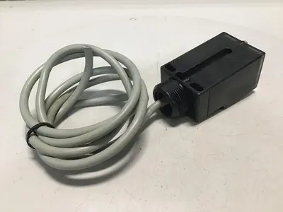 USED OMRON E3JU-D1M4T-3