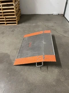 Used _UNKNOWN_ _UNKNOWN_ Dock Levelers Indiana US | Brewhouse Equipment Group #1276245