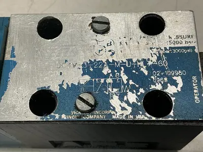 USED VICKERS DG4V-3-22A-M-U-HL-7-60