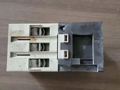 USED SIEMENS 3RT1044-1AK60