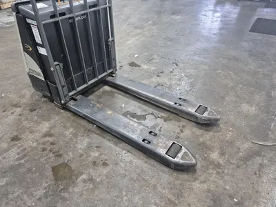 USED CROWN EQUIPMENT CORPORATION WP3035-45