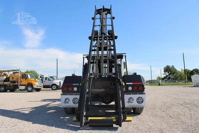 New | in-Stock 2025 MACK GRANITE 64BR Rolloff Trucks Texas US | Roll Off Truck World #1491919