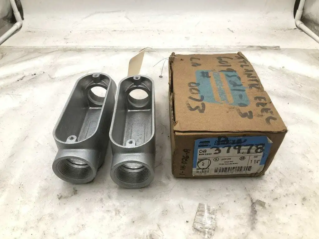 Crouse-Hinds C49 1-1/4″ Aluminum Rigid Conduit Outlet Body 25cu in/MK9 NIB of 2
