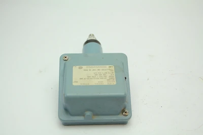 Used United Electric Controls H100 358 Pressure Switches California US | Davliegogo LLC #1705243