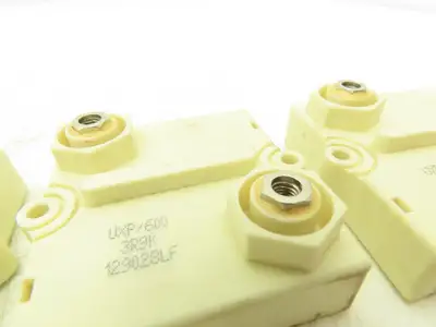 UXP/600 3R9K Ultra High Power Resistor Partial Discharge 600W  Lot of 4