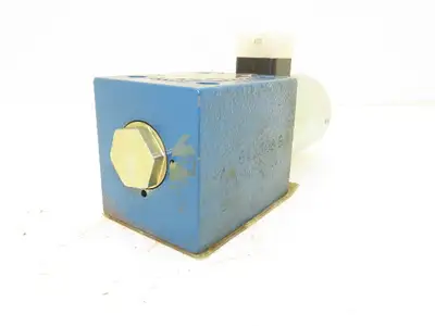 Rexroth 4WE 10 Y33/CG125N9K4 Directional Control Solenoid Valve 24VDC