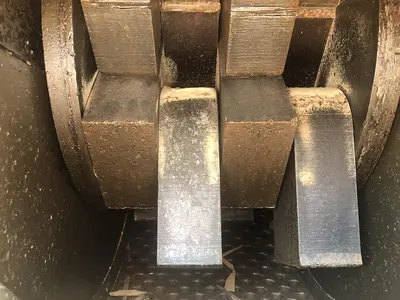 JACOBSON 60 HP,WOOD CHIPPER WITH WEBSTER SHAKER FEED CONVEYOR