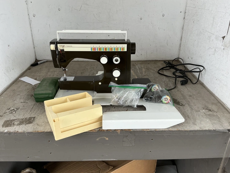 Used HUSQVARNA VIKING Book sewing machines Michigan US | Miedema Asset Management Group #1320133