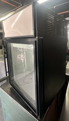 174-0069 True GDM-05 Countertop Self Contained Cooler