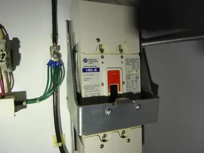20BD156A0AYNANC0 / B Allen Bradley 156 460V 125HP Powerflex 700 W/ CABINET #S610