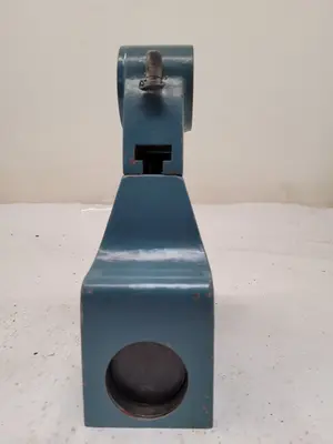 Used BRIDGEPORT RIGHT ANGLE SUPPORT Misc Industrial Equipment Kentucky US | Aucto #688118