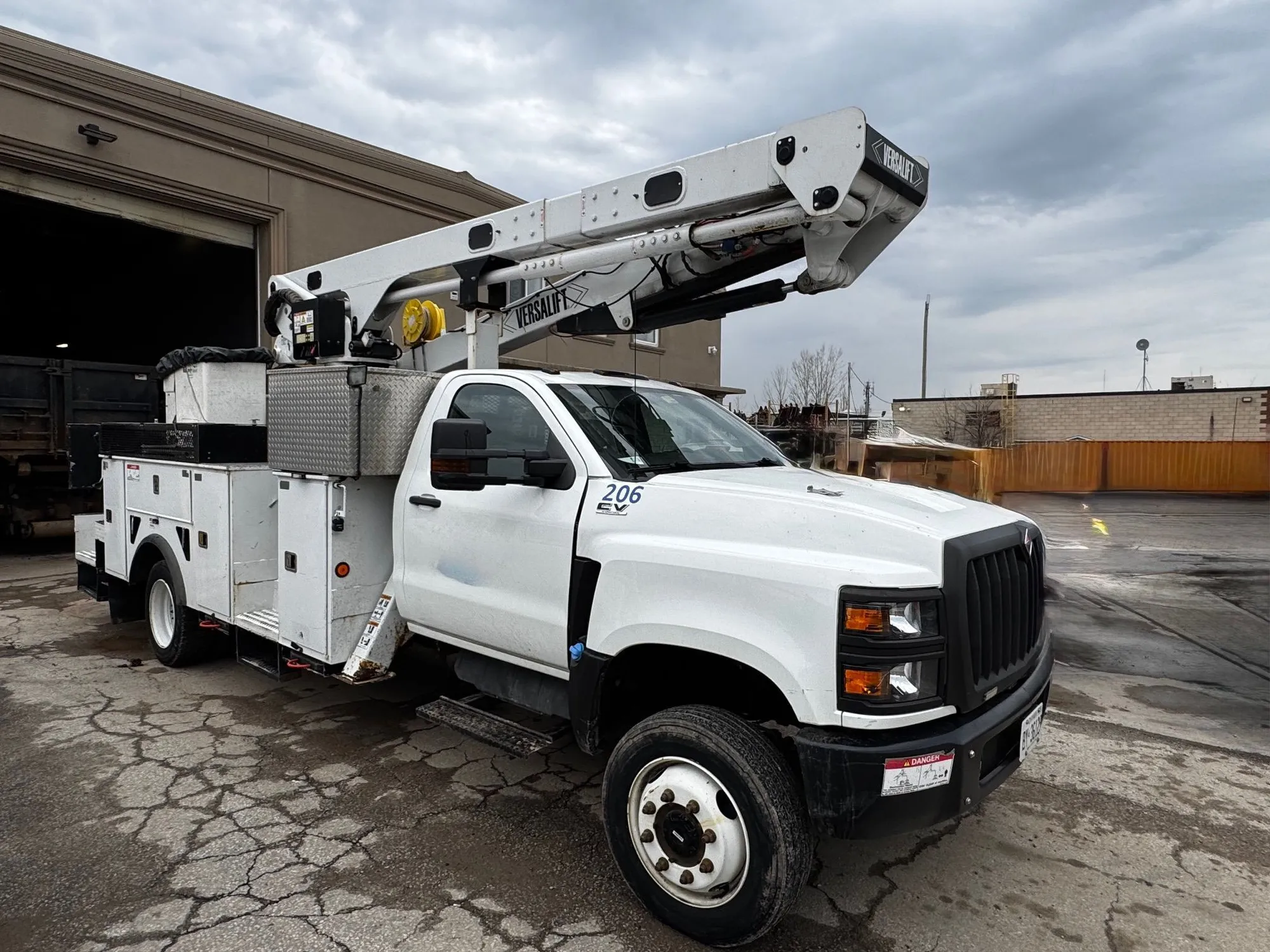 USED 2020 VERSA-LIFT VST-52-MHI
