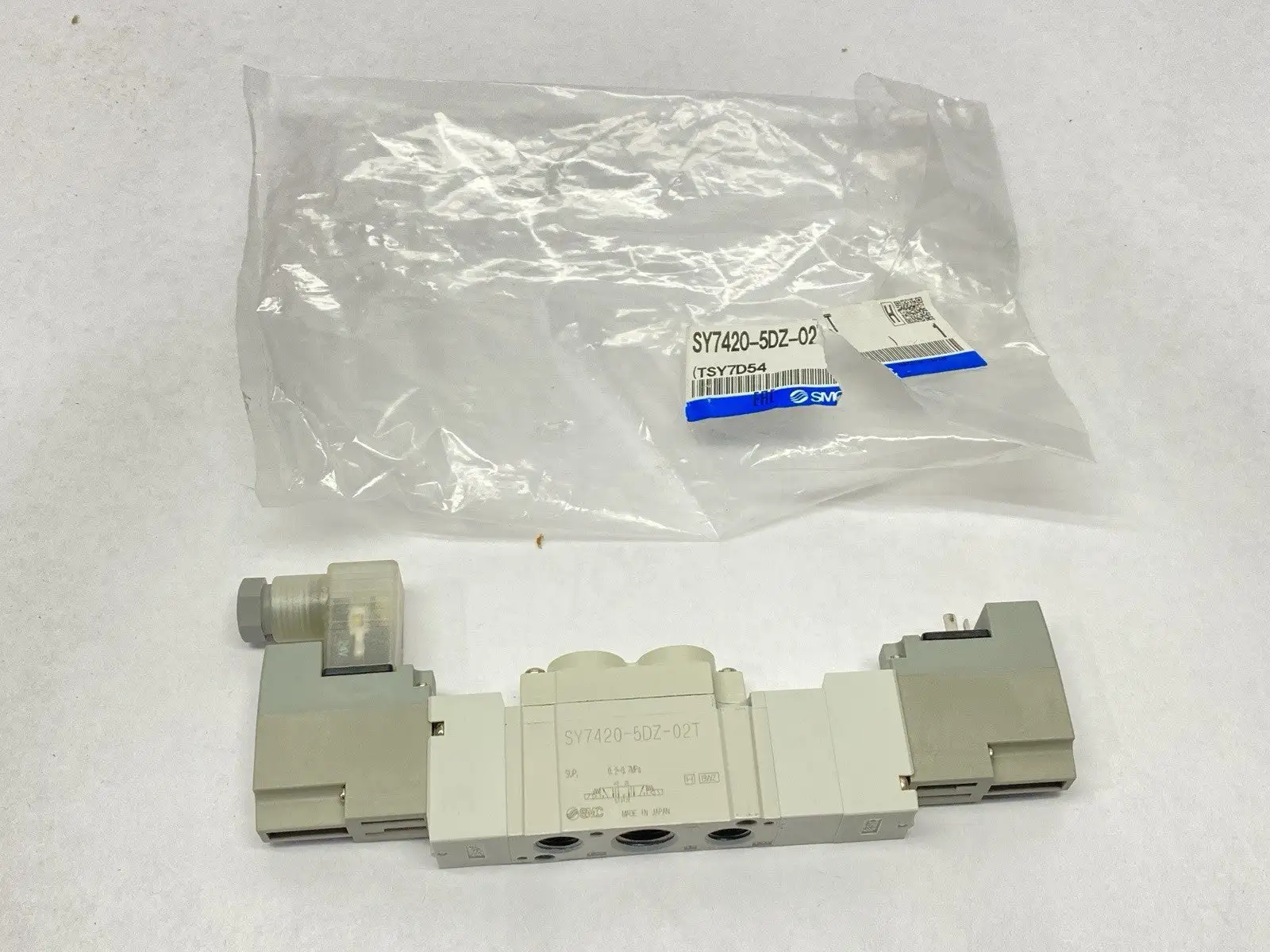 SY7420-5DZ-02T | SMC  Pneumatic Solenoid Valve 3-Position 1/4" NPT - New Other