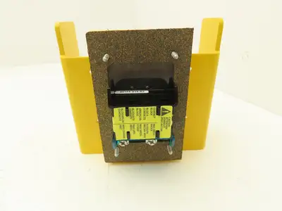 Allen Bradley 800P-F2CGAV Palm Operated Push Button Switch Flush Mount 1NO 1NC