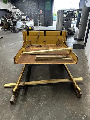 Electric Pallet Lift Platform