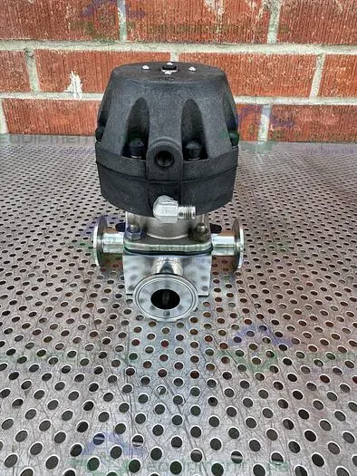 Used ITT PURE FLO ADVANTAGE B209  3 - WAY DIAPHRAGM VALVE W/ 1" SANITARY FITTING Valves/Fittings California US | Equipment Lab #485699