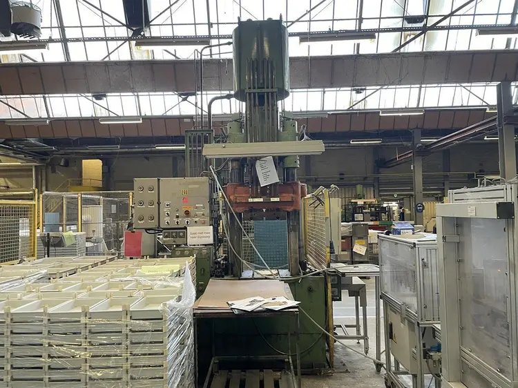 Used HL 200 TON 4 COLUMN PRESS Fluid Forming Presses BE | Apt International N.V #362359