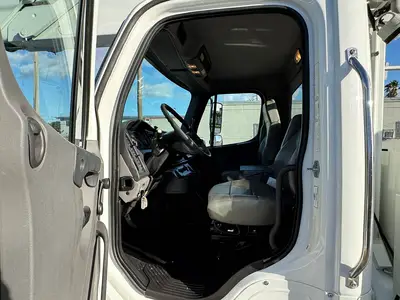 Used 2015 FREIGHTLINER M2 106 Tractors & Trailers Florida US | Truck and Van Outlet #1506283