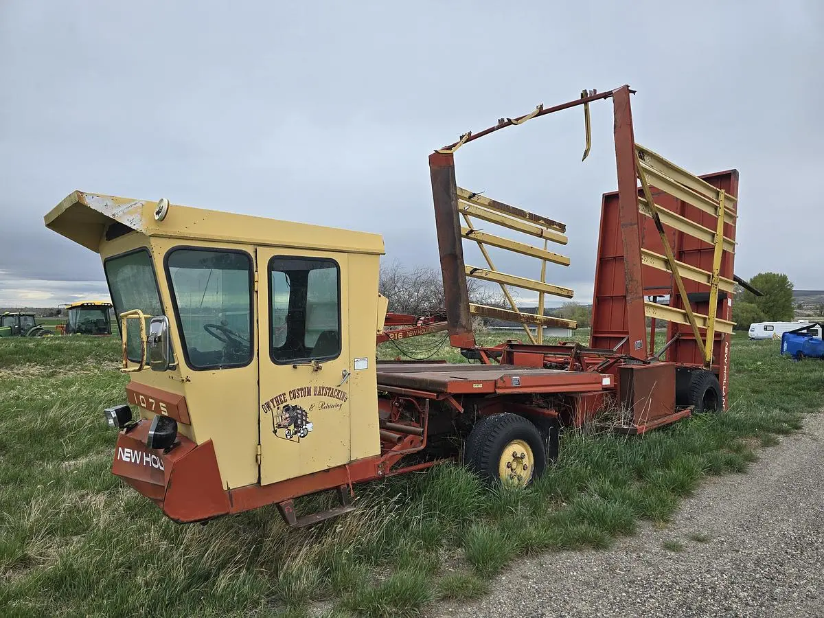 USED NEW HOLLAND 1075
