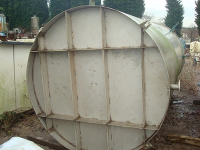 12,500L S/S Vertical Enclosed Tank
