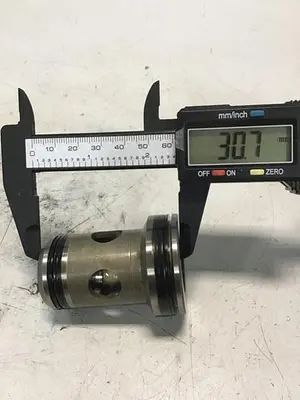 USED VICKERS 25-D10-30