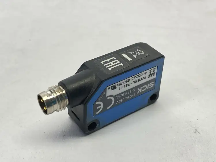 Used SICK PHOTOELECTRIC PROXIMITY SENSOR 10-30VDC 6033225 Photoelectric Sensors Michigan US | Maverick Industrial Sales #1090104