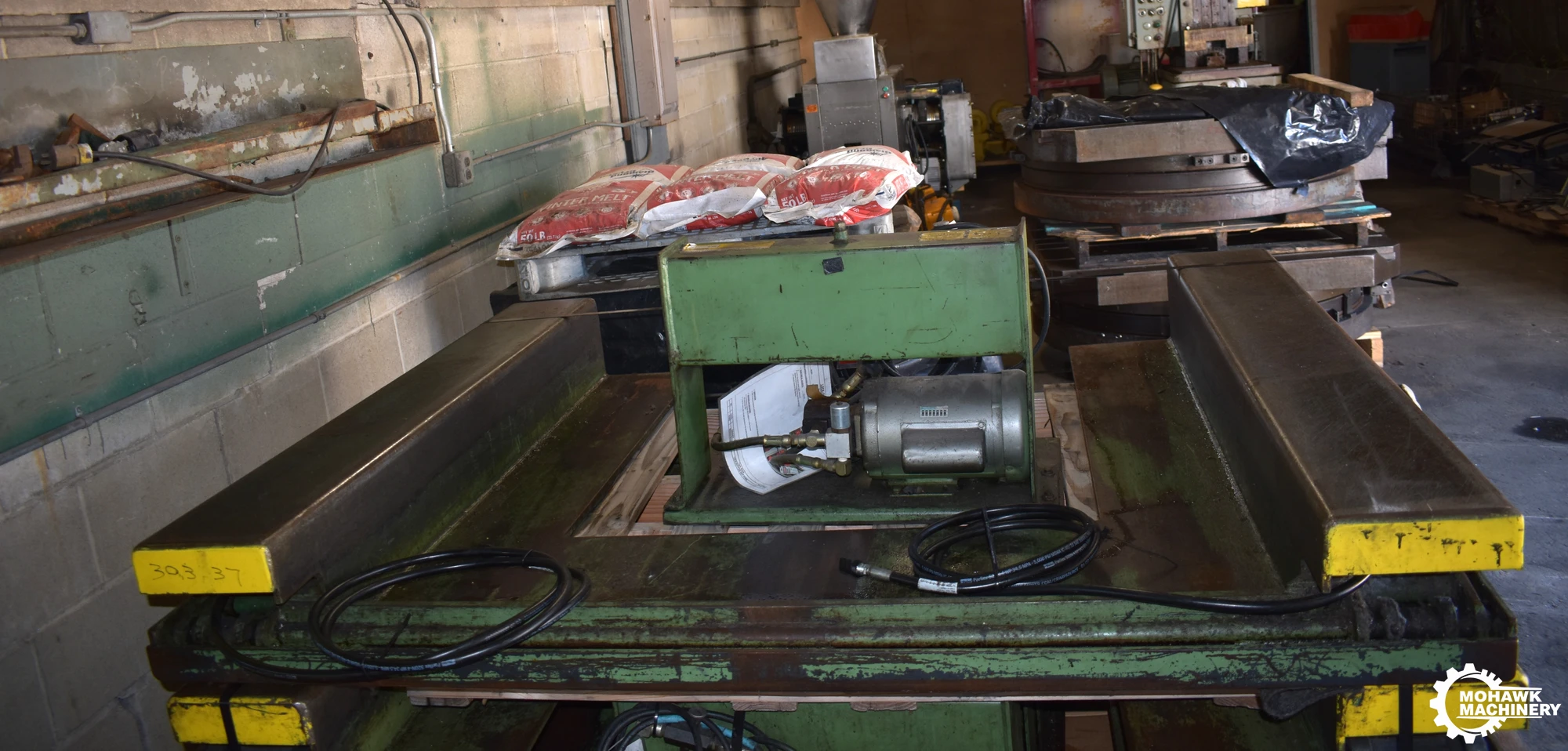 2000 LB AIR-TECH (AIR TECHNICAL INDUSTRIES) "ZLD5048E" ZERO-LOW LIFT HYDRAULIC SCISSOR LIFT TABLE