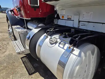 USED 2015 PETERBILT 579