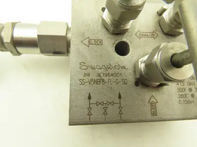 Swagelok SS-V5NBF8-FL-G-SG 5 Valve Instrument Manifold SS Ball Tip 1/2" NPT
