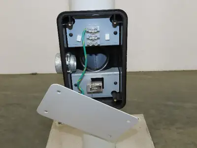 Hoffman FLOORPOST HMI Syspend Vertical Motion Floorpost 3.5" Tube Pull Box