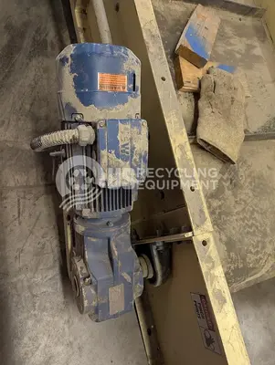 Unknown Manufacturer: Used 32" x 27' Infeed with Crossbelt Magnet