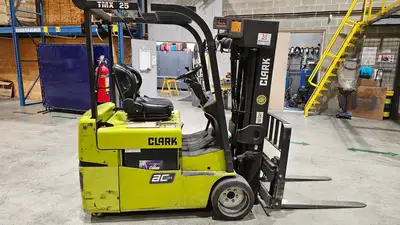 USED 2014 CLARK TMX25