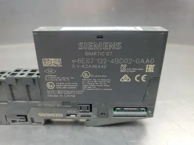 USED Siemens 6ES7132-4BD02-0AA0 Digital Output w/TM-E15C26-A1 Base