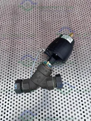 USED GEMU 554/32/D195 PNEUMATIC ANGLE SEAT GLOBE VALVE W/ 1 1/4" COMPRESSION FITTING